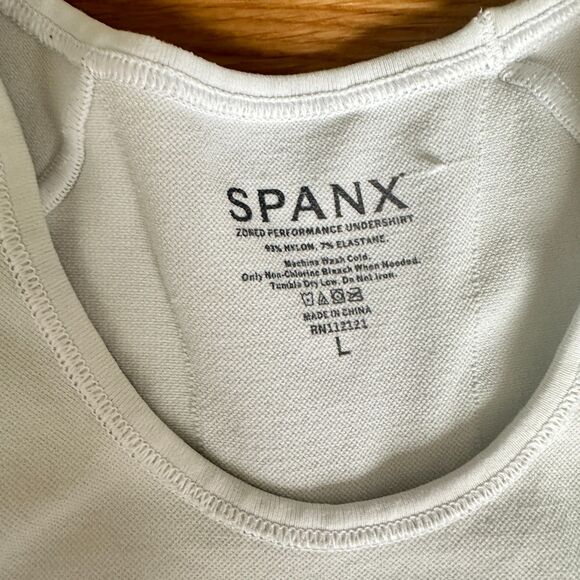 SPANX Compression Zoned Performance Undershirt Women's Size Large Whtie - Picture 5 of 7